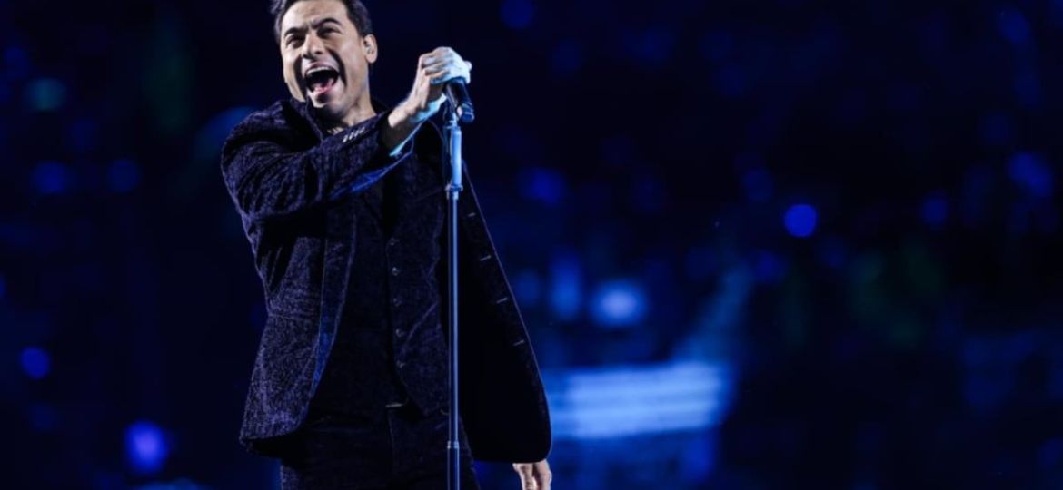 Carlos-Rivera-emociona-a-40-mil-fans-en-la-Plaza-de-Toros-Mexico-con-su-concierto-Vida-Mexico